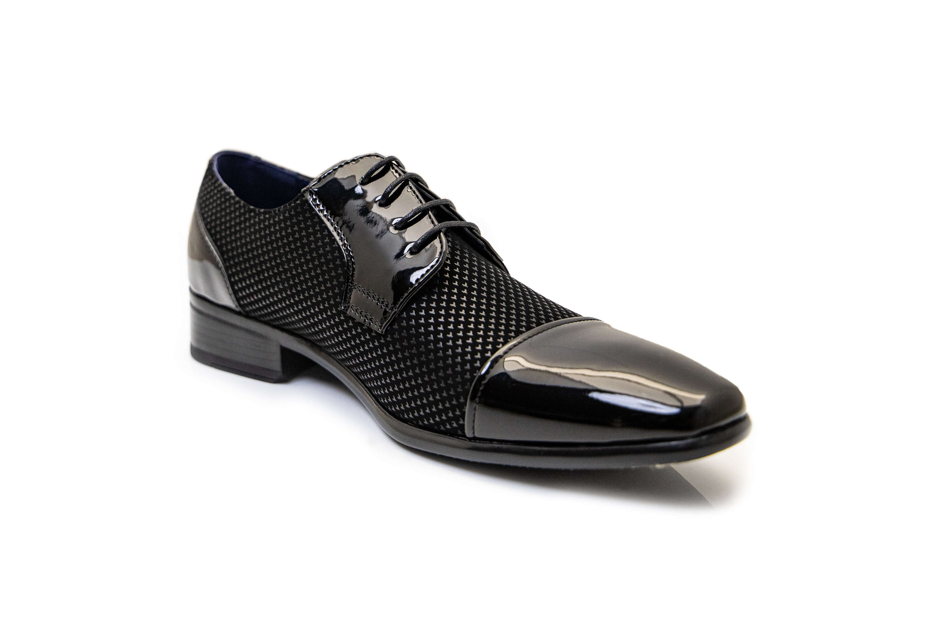 PATENT LEATHER LACE UP SHOES IN TWO TONE