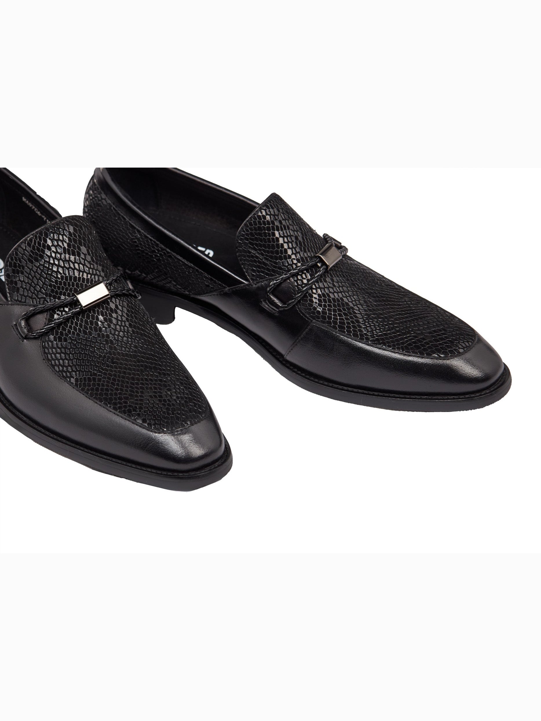 BLACK LEATHER PRINTED LOAFERS
