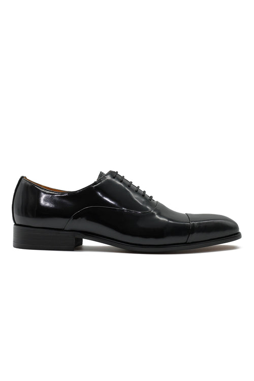 TOE CAP OXFORDS IN BLACK PATENT LEATHER