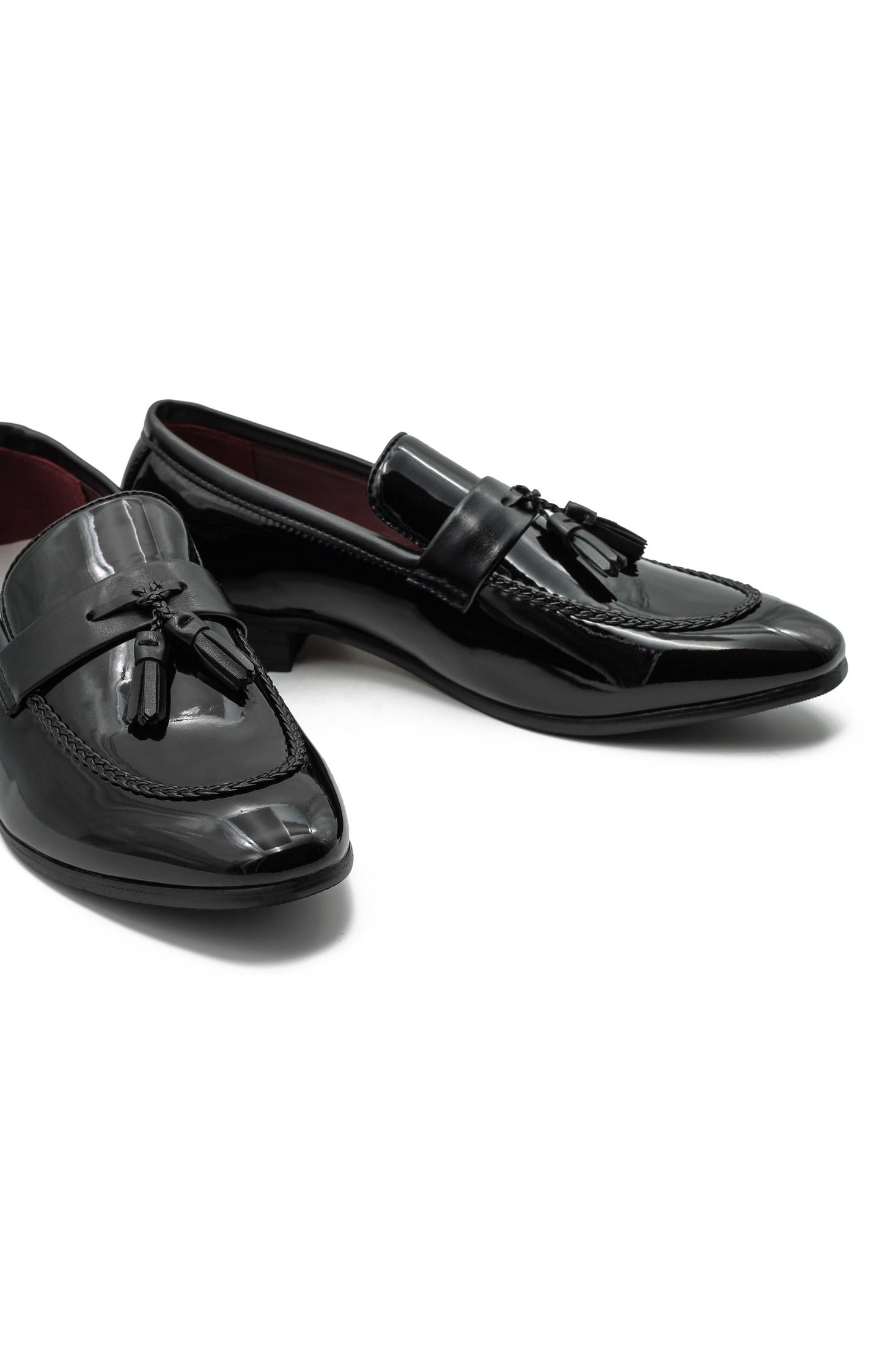 BLACK GLOSSY TASSEL LOAFERS