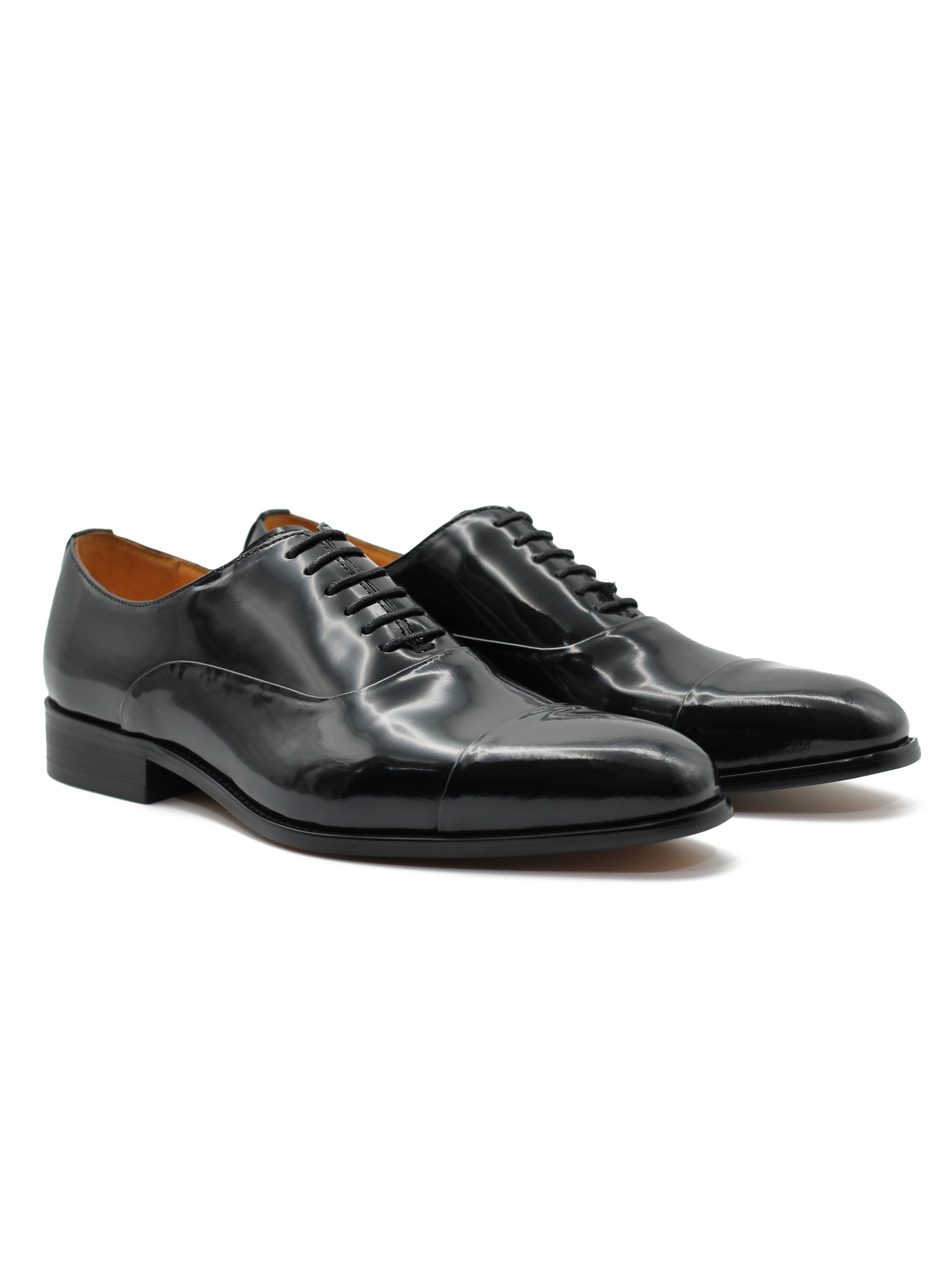 TOE CAP OXFORDS IN BLACK PATENT LEATHER
