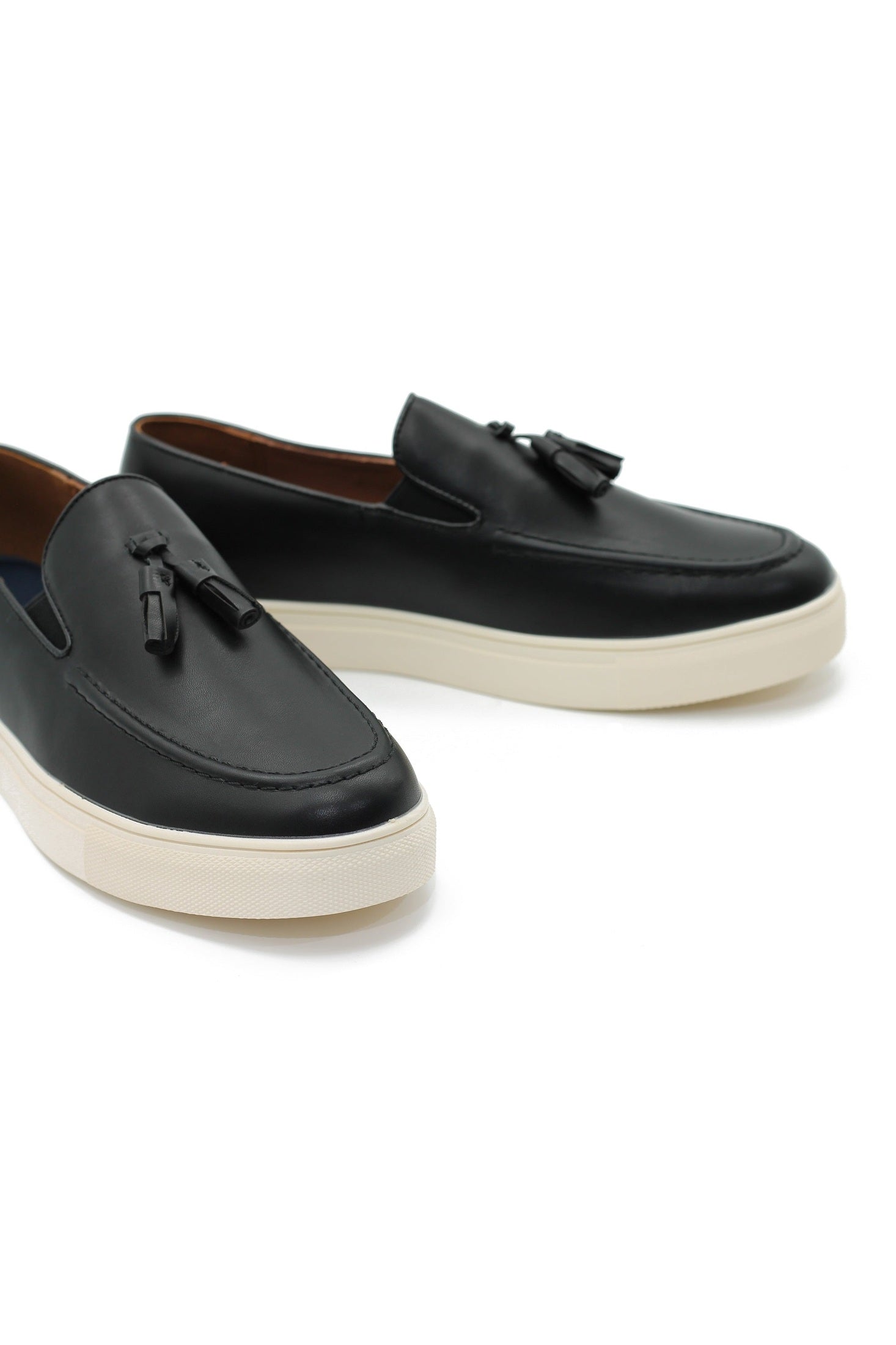 CASUAL FAUX LEATHER SNEAKERS WITH TASSELS