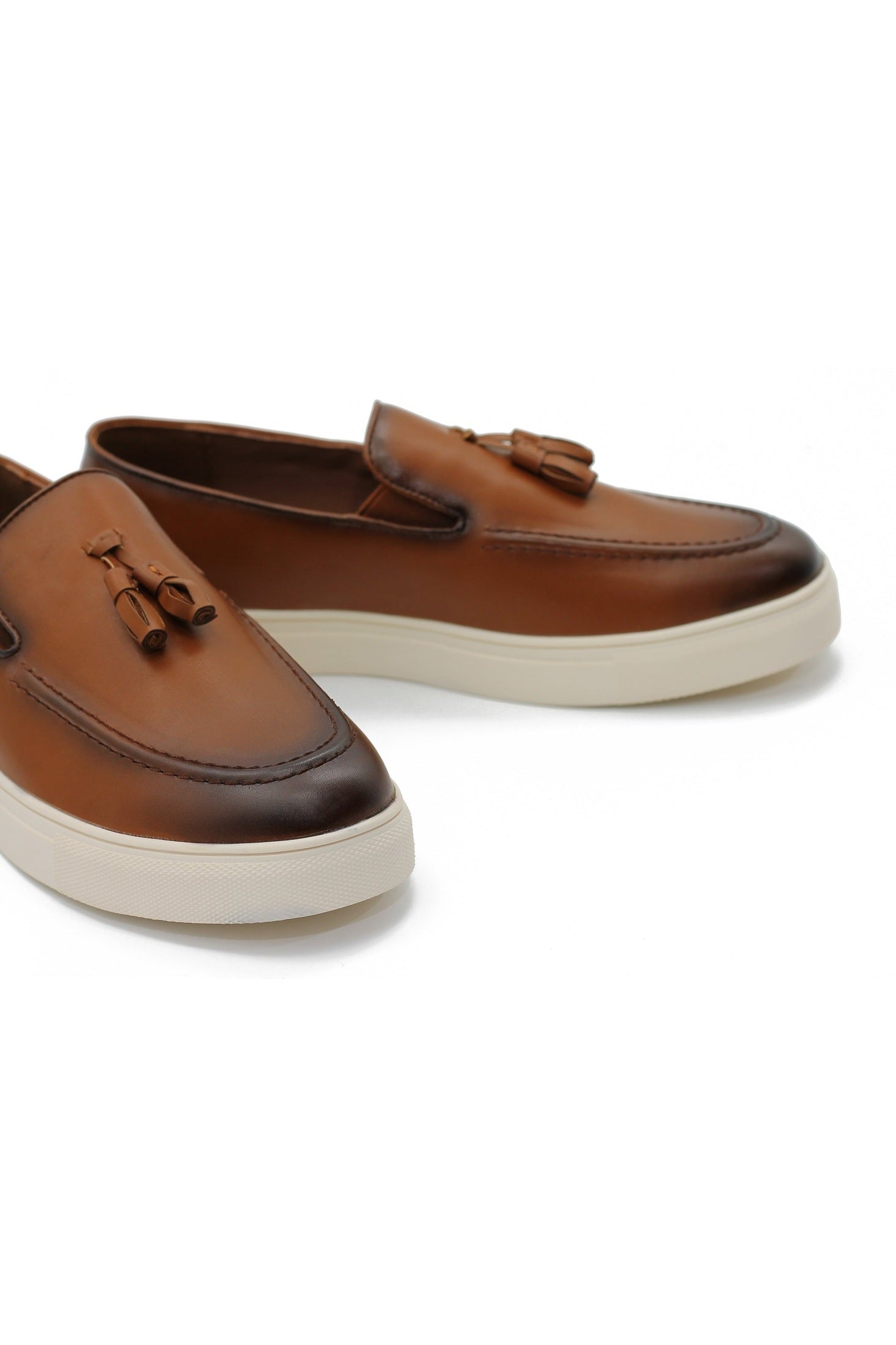 CASUAL FAUX LEATHER SNEAKERS WITH TASSELS