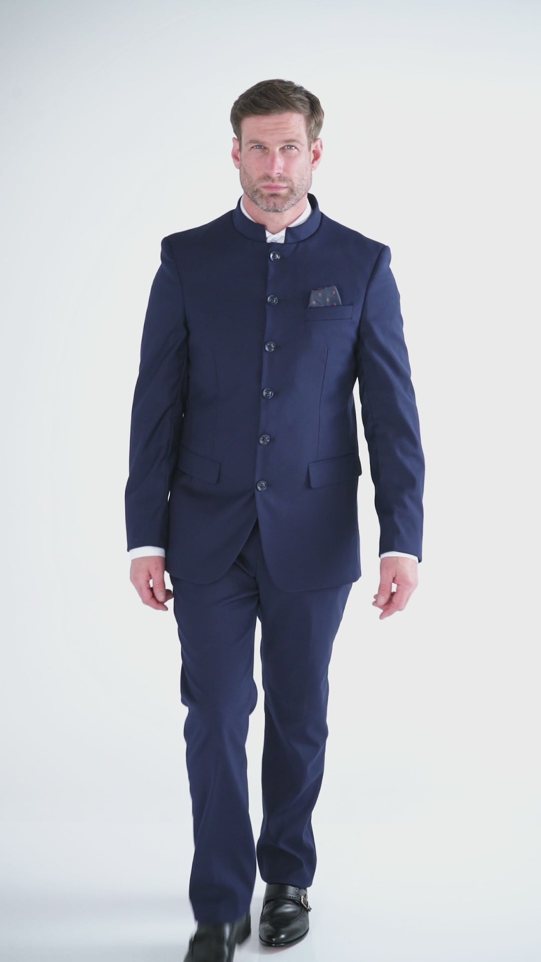 Marineblauer Anzug mit chinesischem Grandad-Kragen