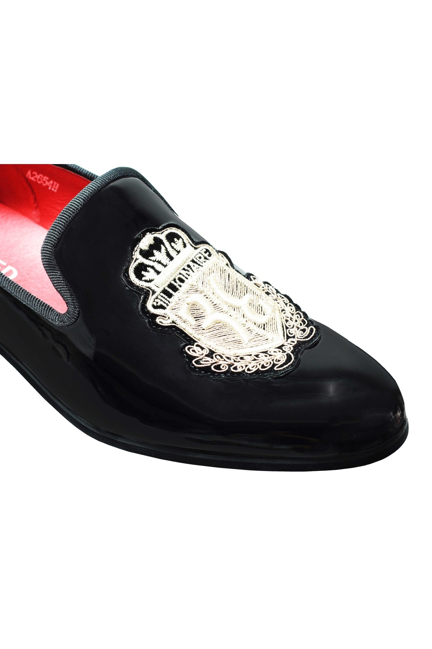 SHINY FAUX LEATHER GOLD CREST SHOES IN BLACK