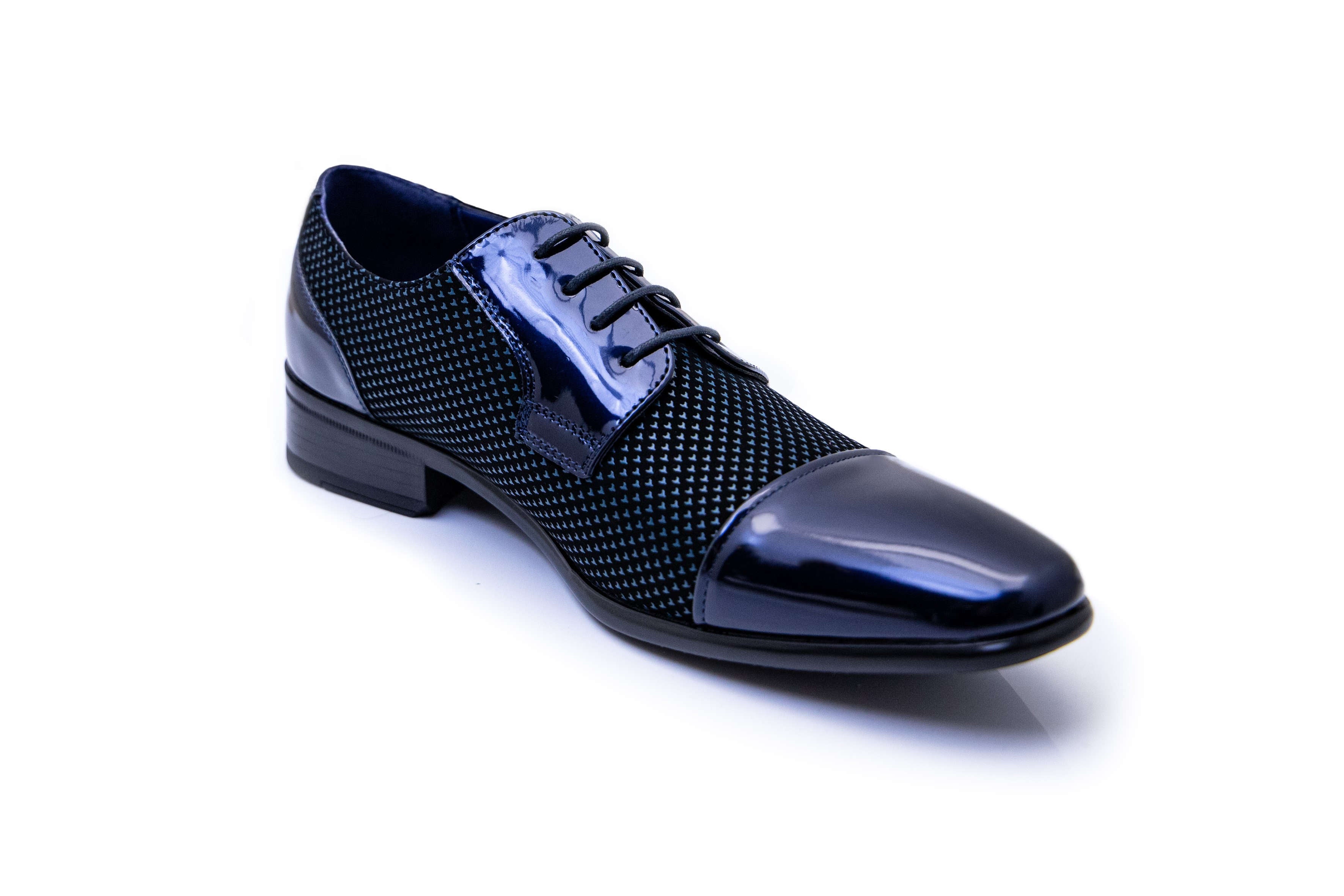 PATENT LEATHER LACE UP SHOES IN TWO TONE