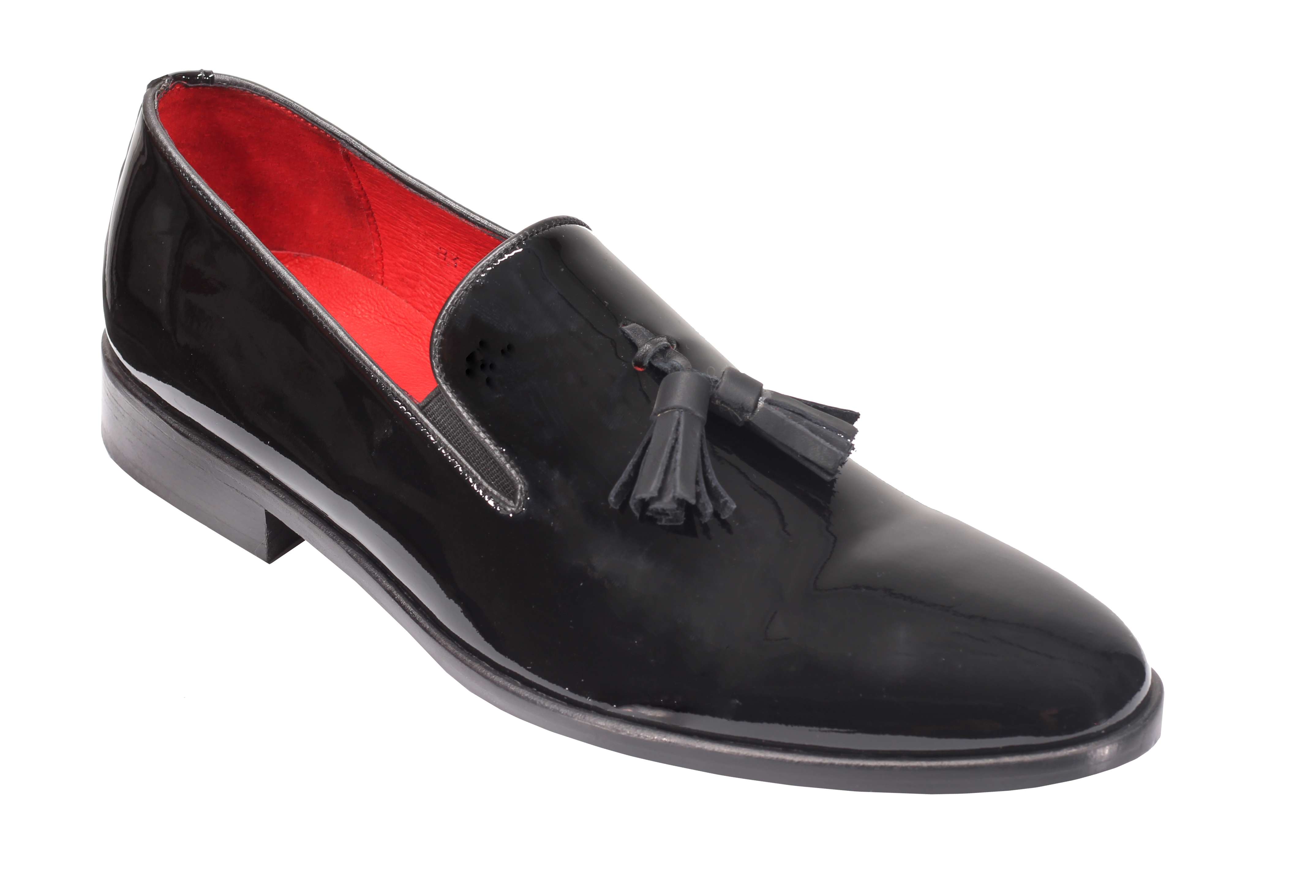 SHINY LEATHER TASSEL LOAFER IN BLACK