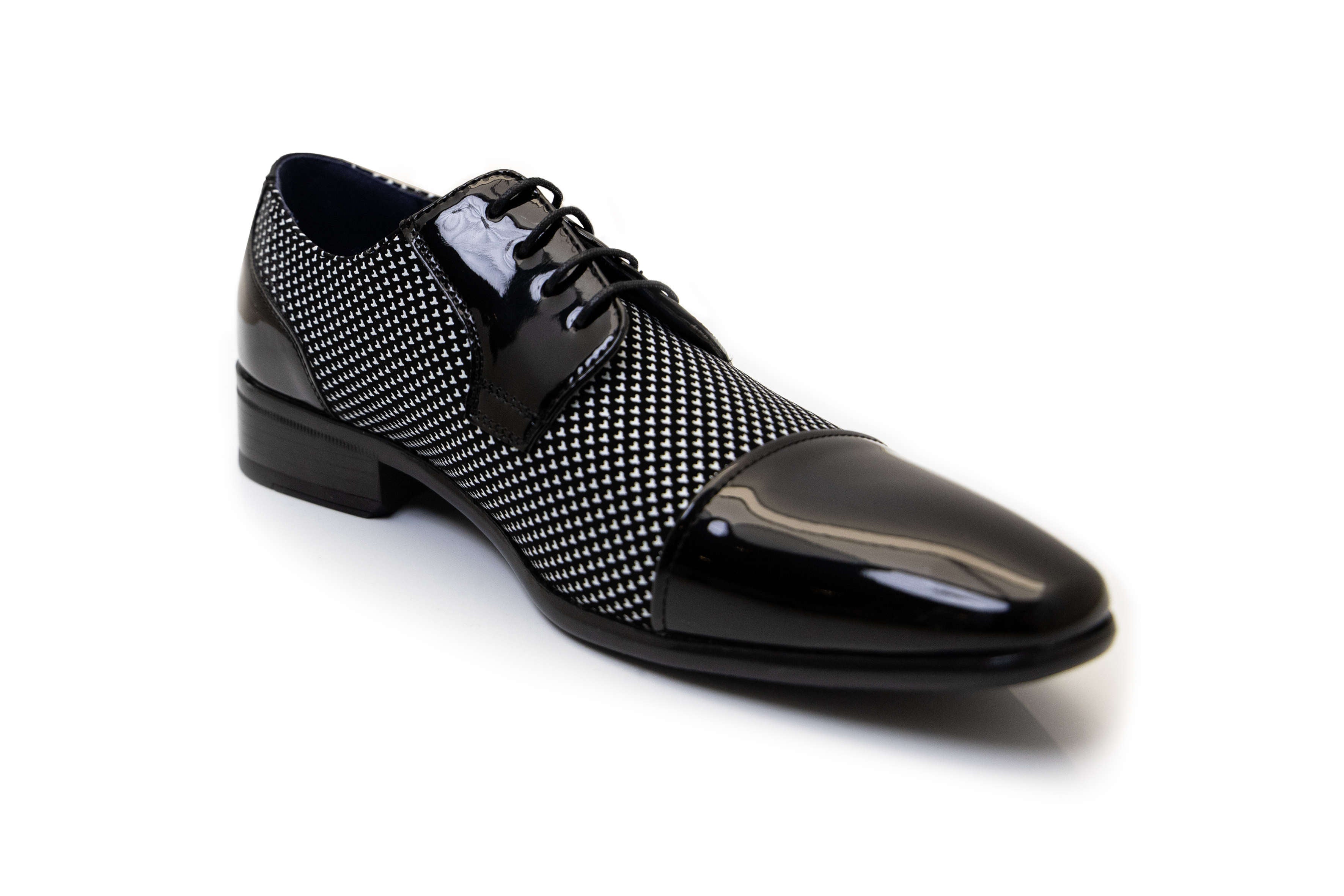 PATENT LEATHER LACE UP SHOES IN TWO TONE