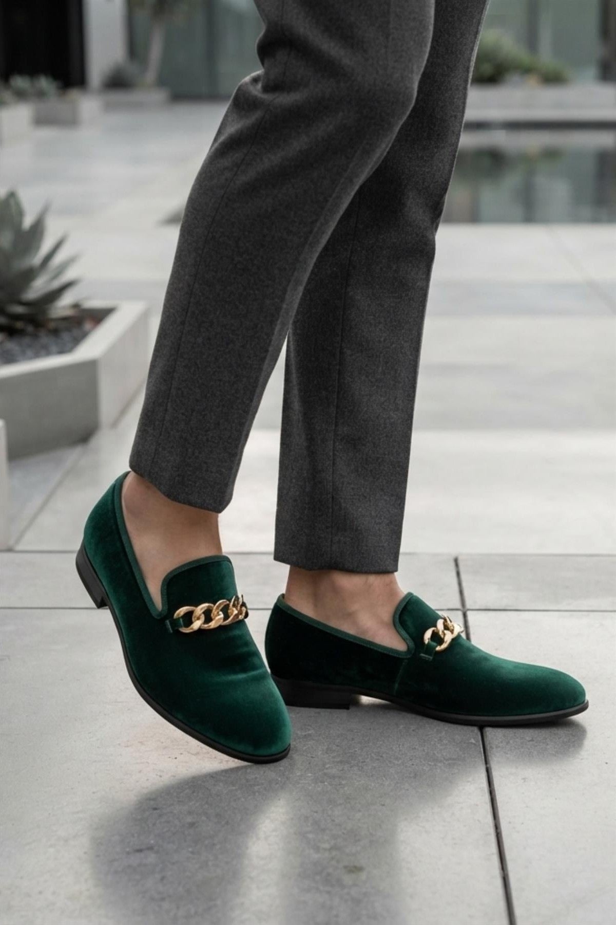 Men's Green Smooth Velvet Gold Chain Dress Loafers