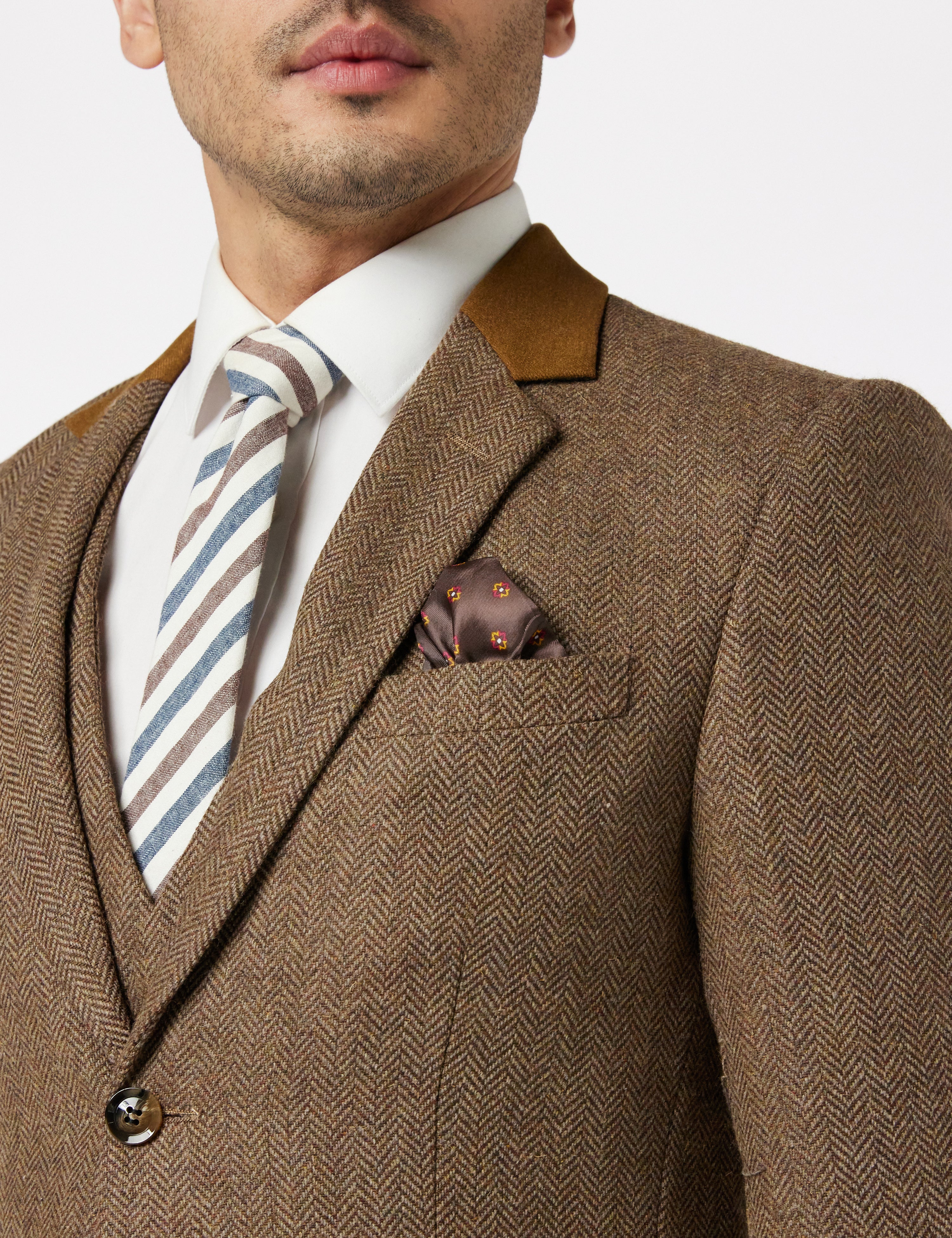 VESTE ET GILET DE COSTUME EN TWEED MARRON À CHEVRONS