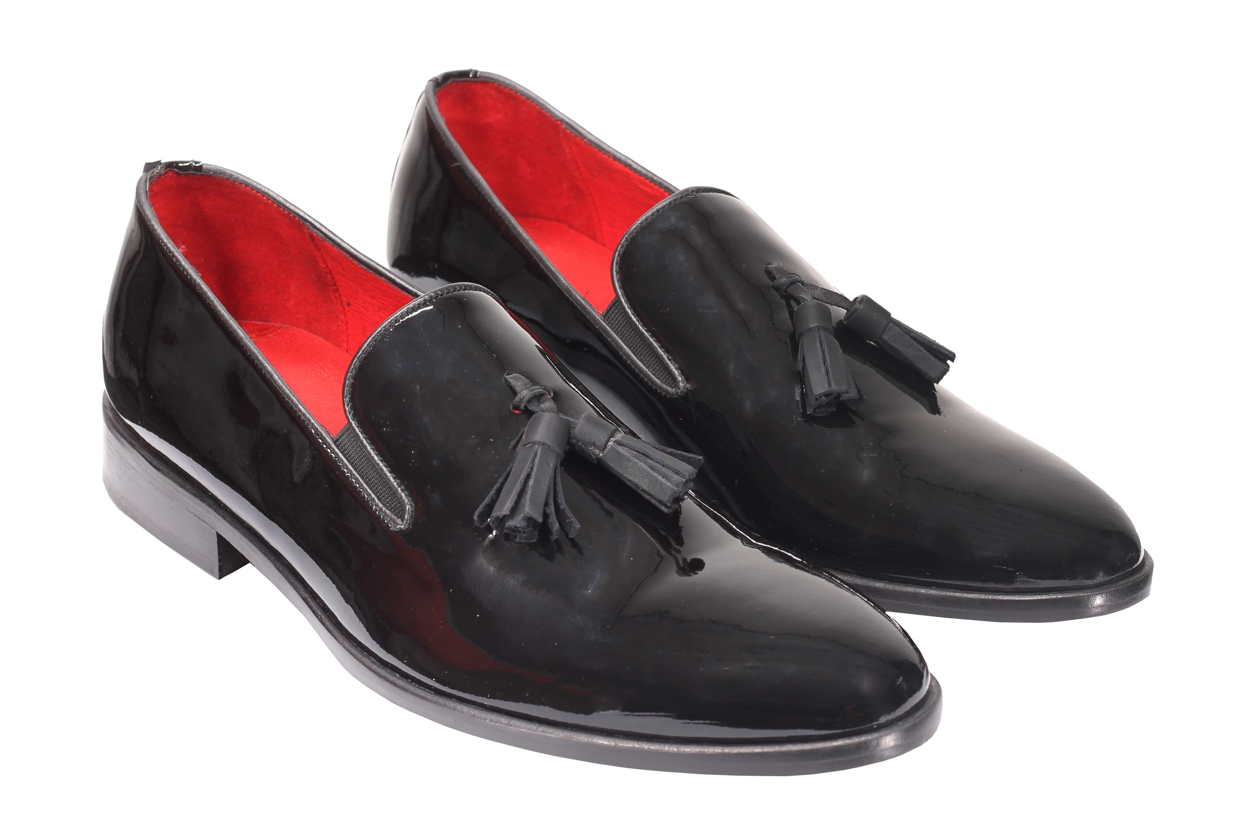 SHINY LEATHER TASSEL LOAFER IN BLACK