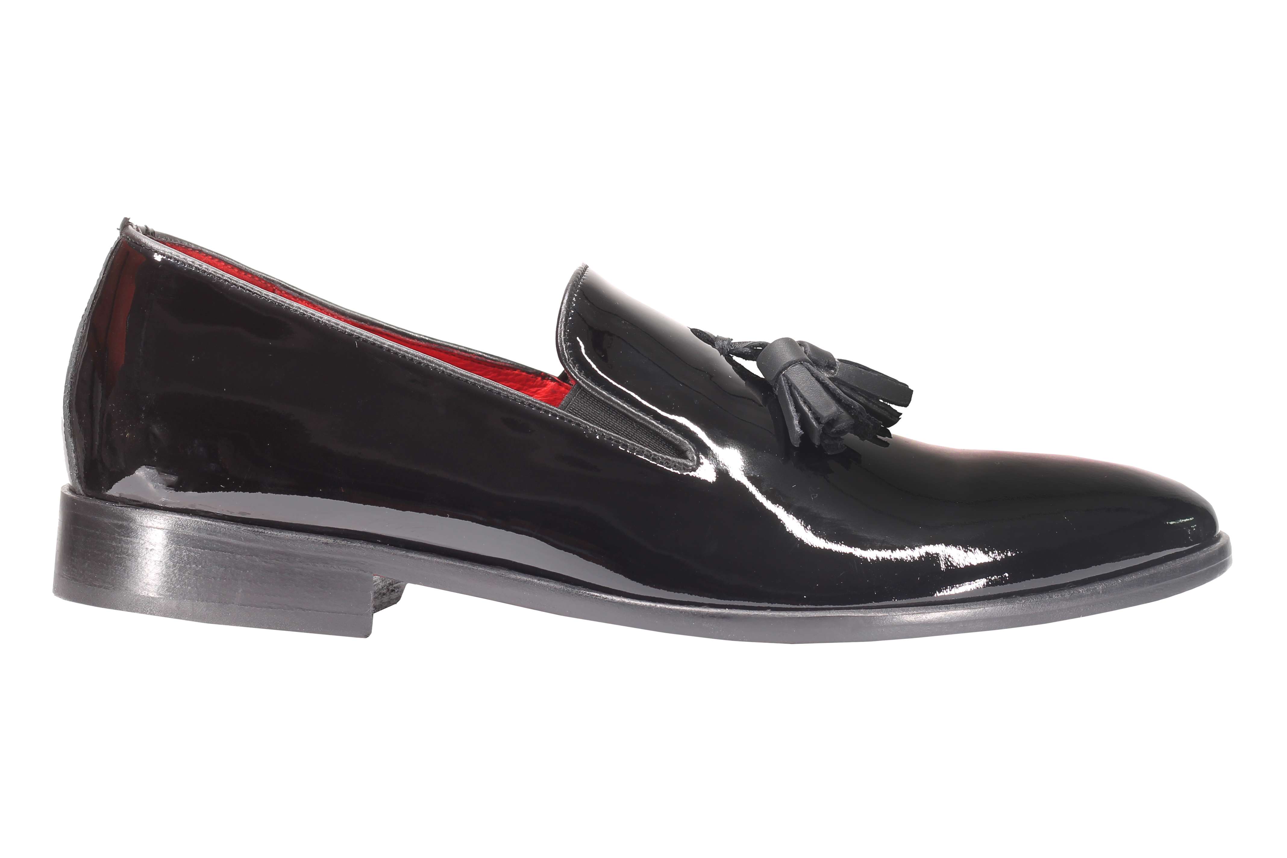 SHINY LEATHER TASSEL LOAFER IN BLACK