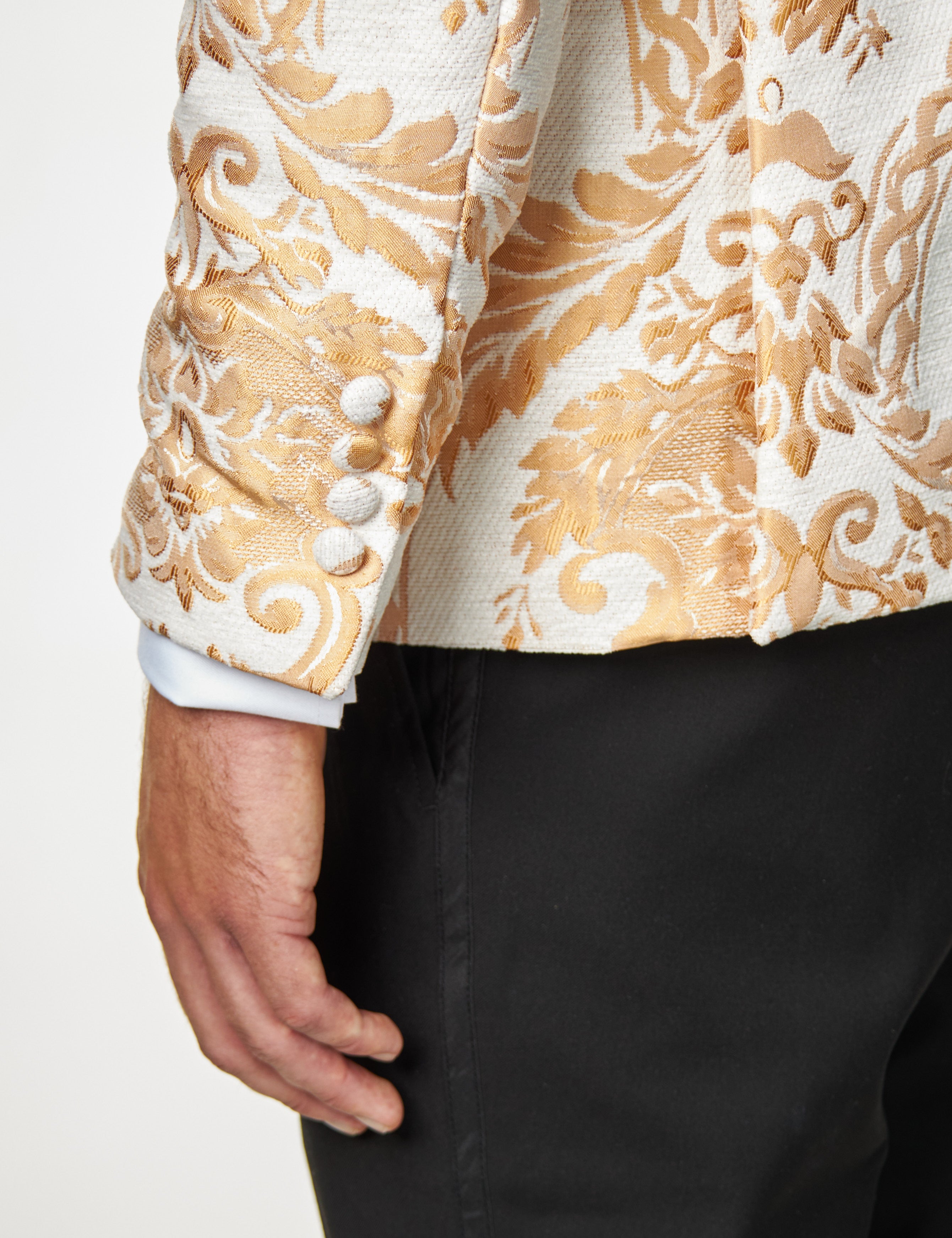 Pfirsichfarbener Paisley-Brokatdruck auf elfenbeinfarbener, cremefarbener Jacquard-Jacke