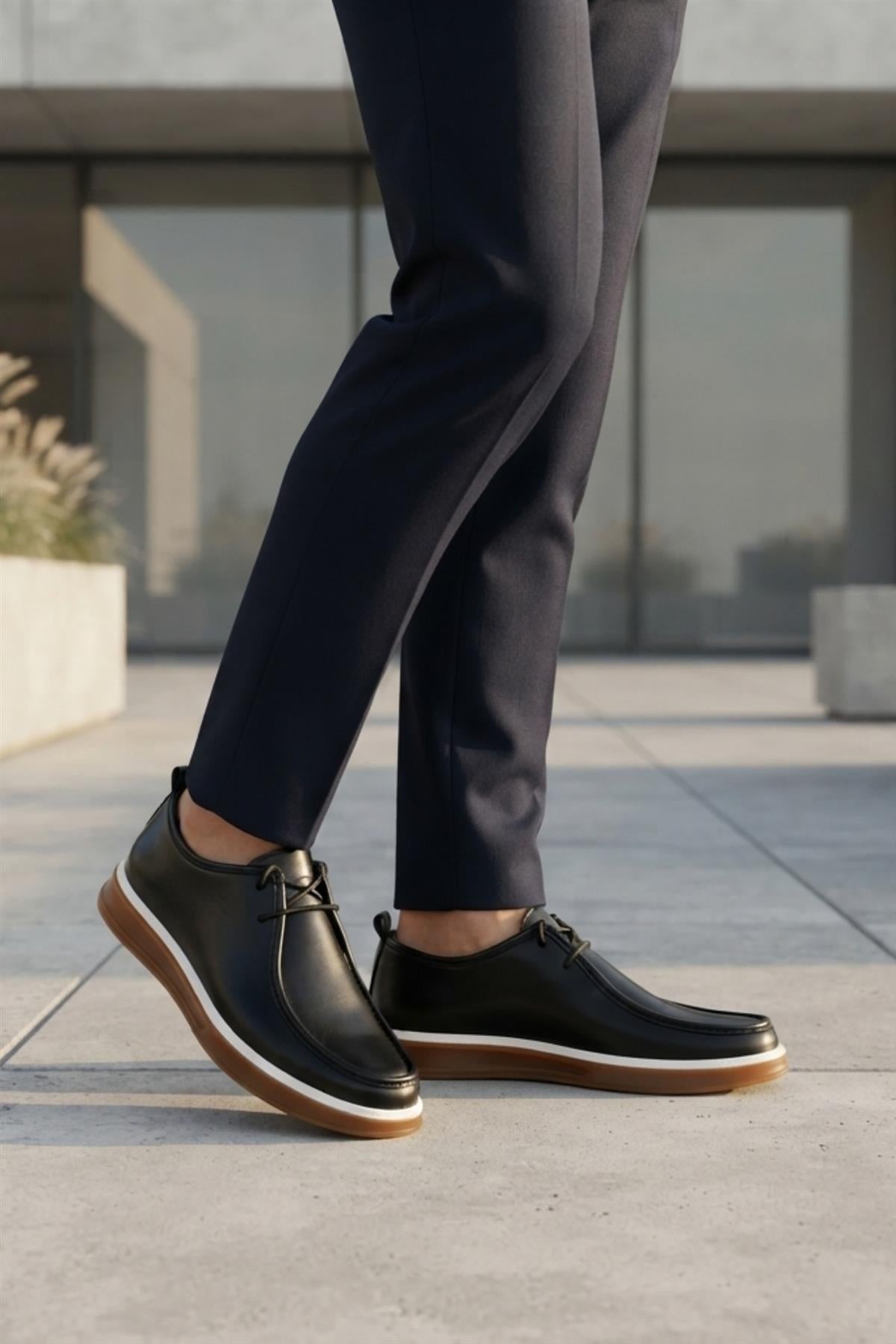 Men's Black Faux Leather Apron Toe Moc-Toe Chukka Boots