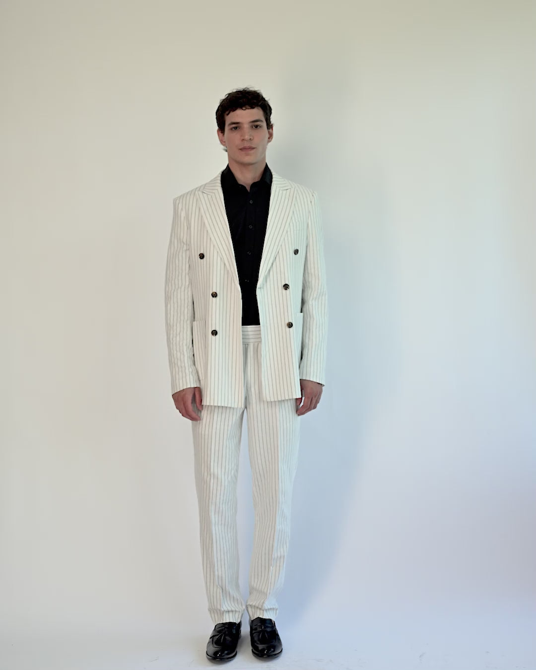 LLOYD – White Double Breasted Pinstripe Linen Suit