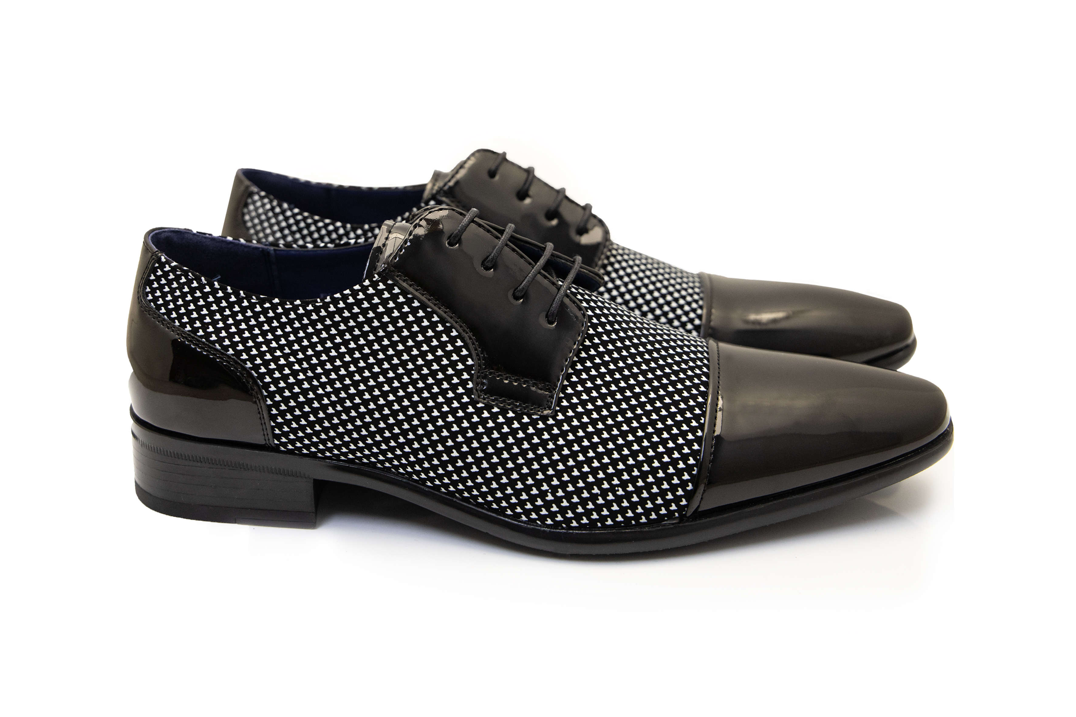 PATENT LEATHER LACE UP SHOES IN TWO TONE