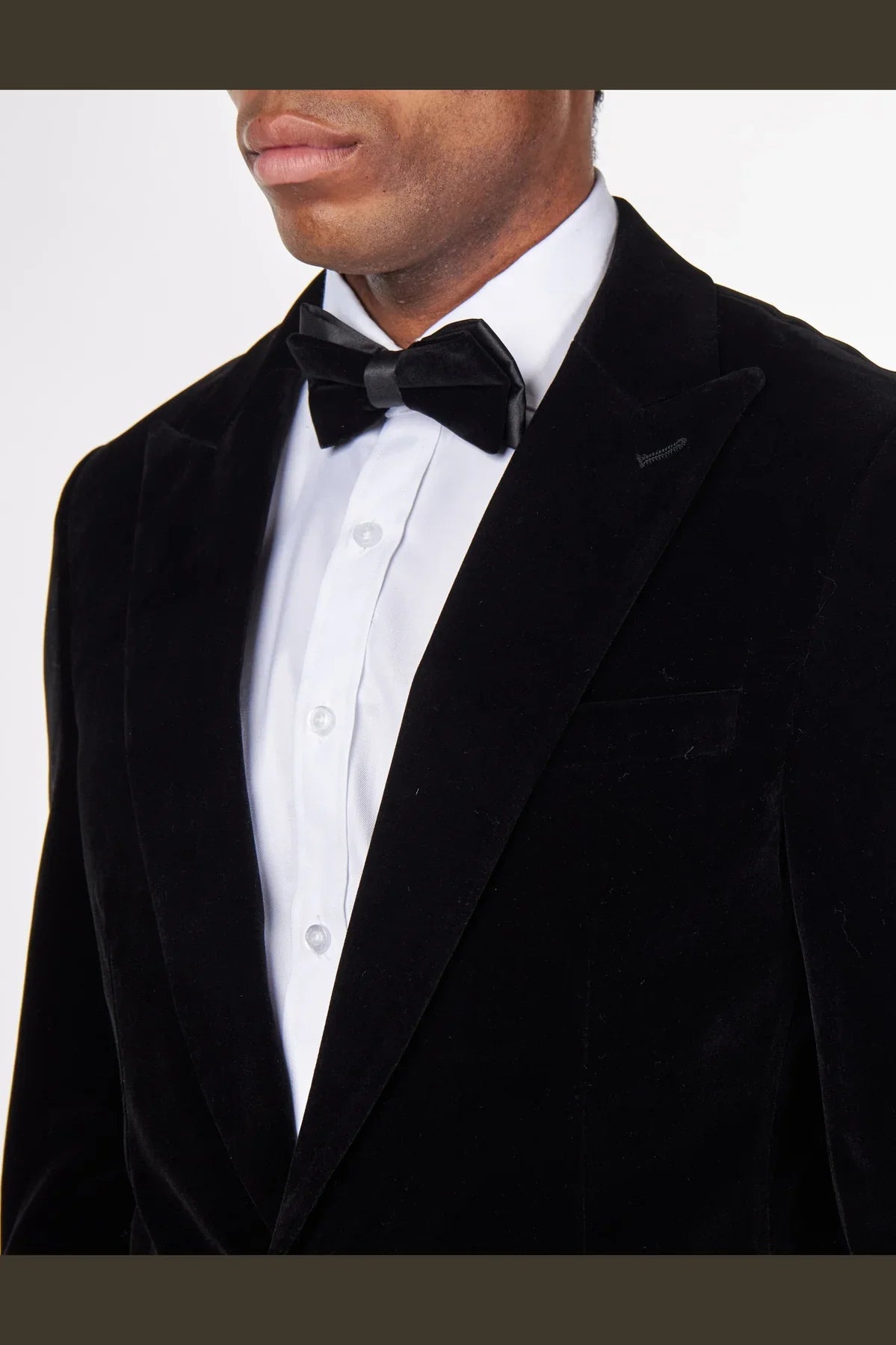 Men's Stan Black Single Breasted Velvet Tuxedo 4-Piece Suit Bundle