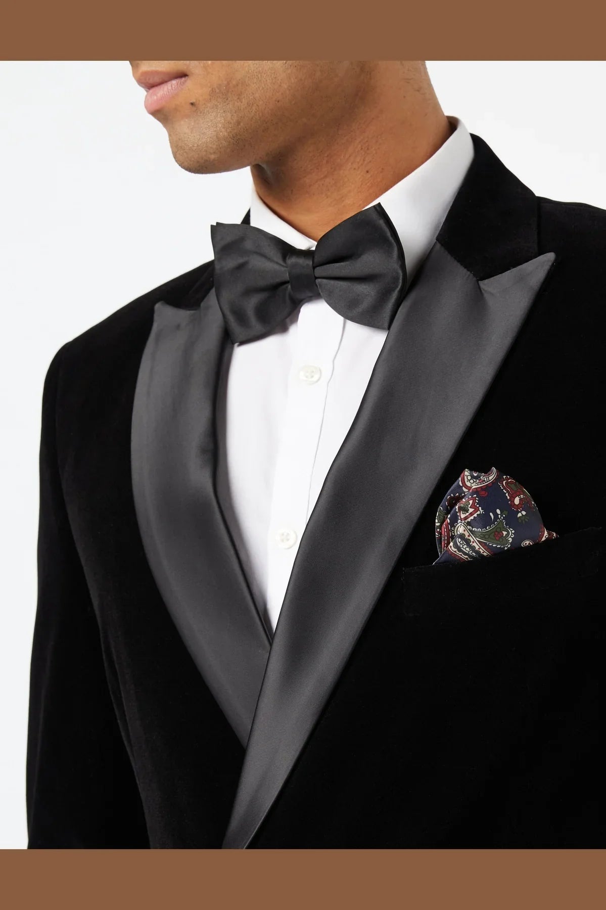 Men's Wills Black Double Breasted Soft Velvet 4-Piece Tuxedo Suit Bundle