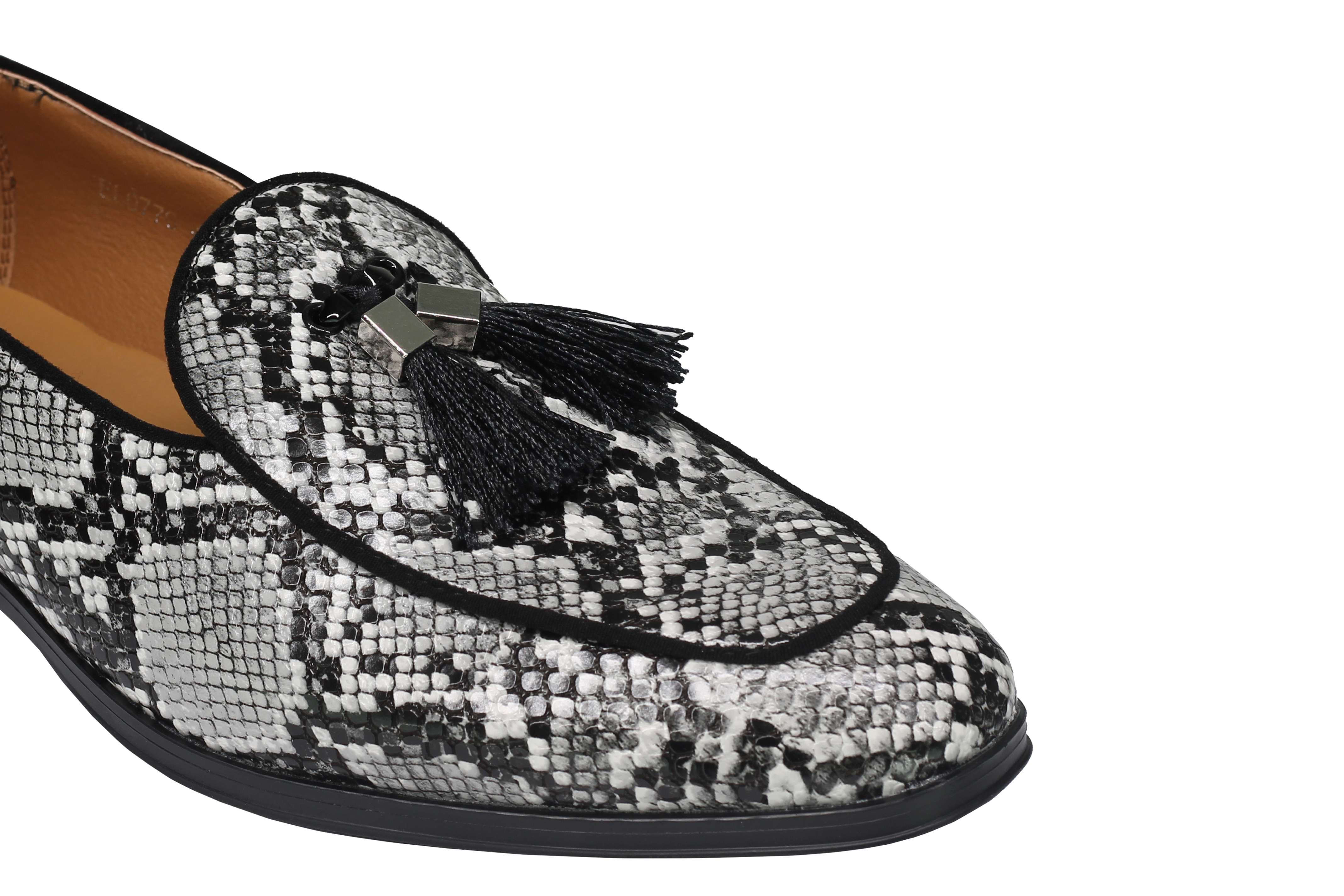 Printed Effect Tassel Loafers In Black White