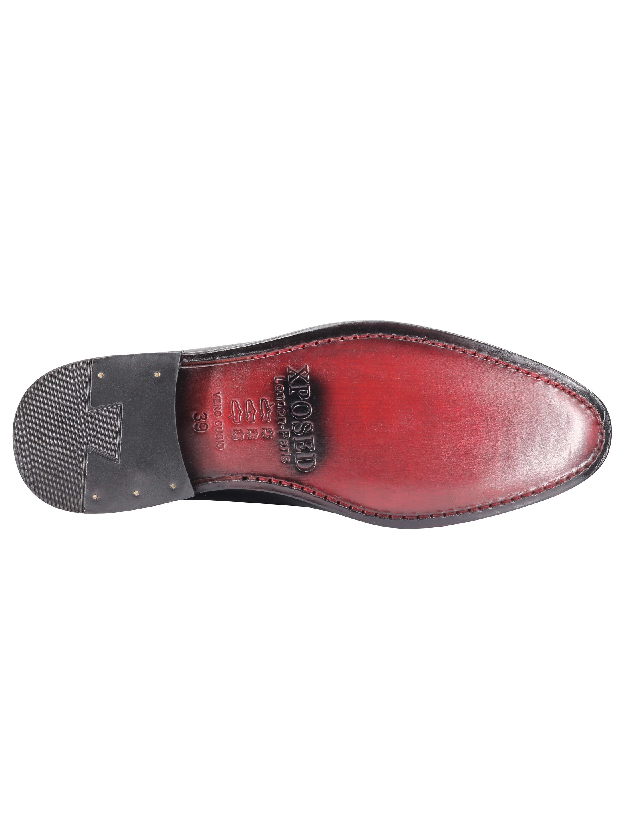 SCHWARZE LOAFERS AUS KALBSLEDER MIT QUASTEN