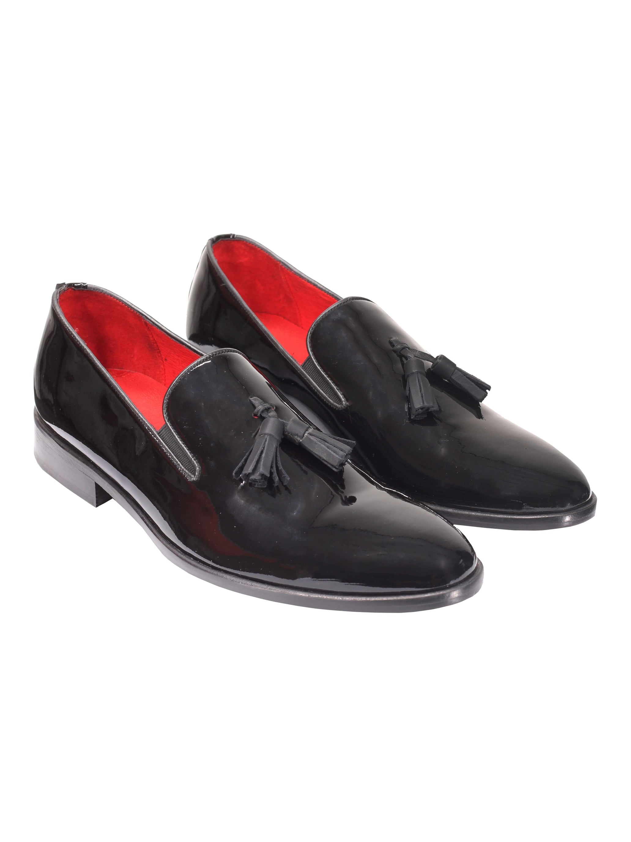 SHINY LEATHER TASSEL LOAFER IN BLACK